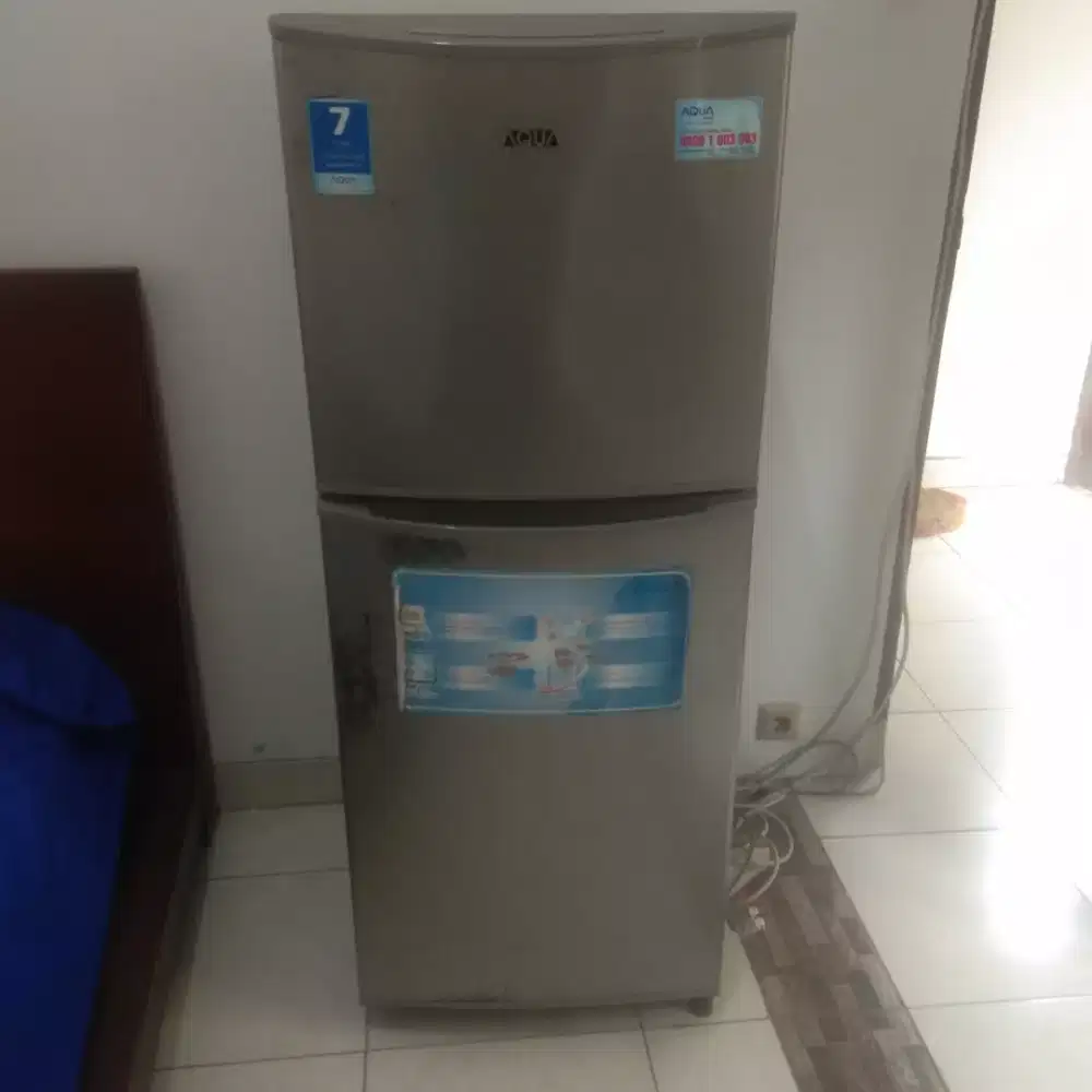 Di jual murah kulkas 2 pintu Sharp