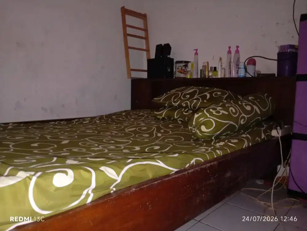 Tempat tidur asli kayu jati kuno, usia sudah 50 tahun terawat dgn baik