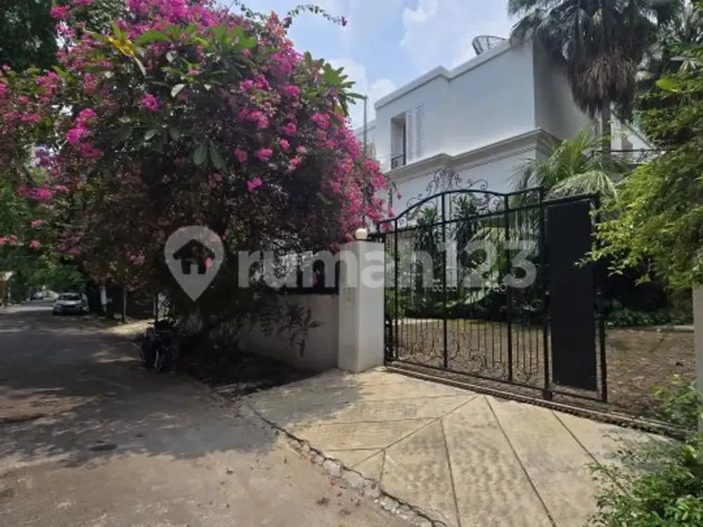 Rumah Mewah Dengan Kolam Renang Karang Asem Denpasar Kuningan