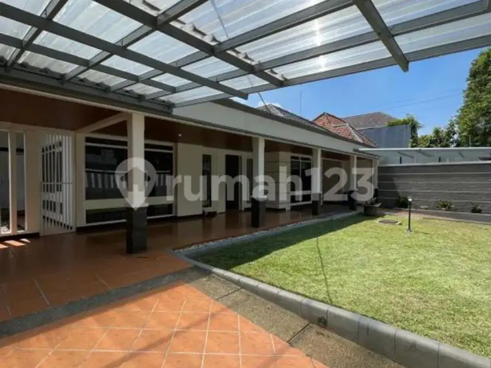 Rumah 1Latai Lokasi Tenang Dekat Taman Dekat Blokm