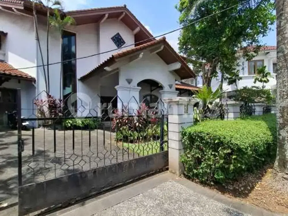 Rumah Besar 2Lantai dengan Kolam Reang Tenang Pondok Indah