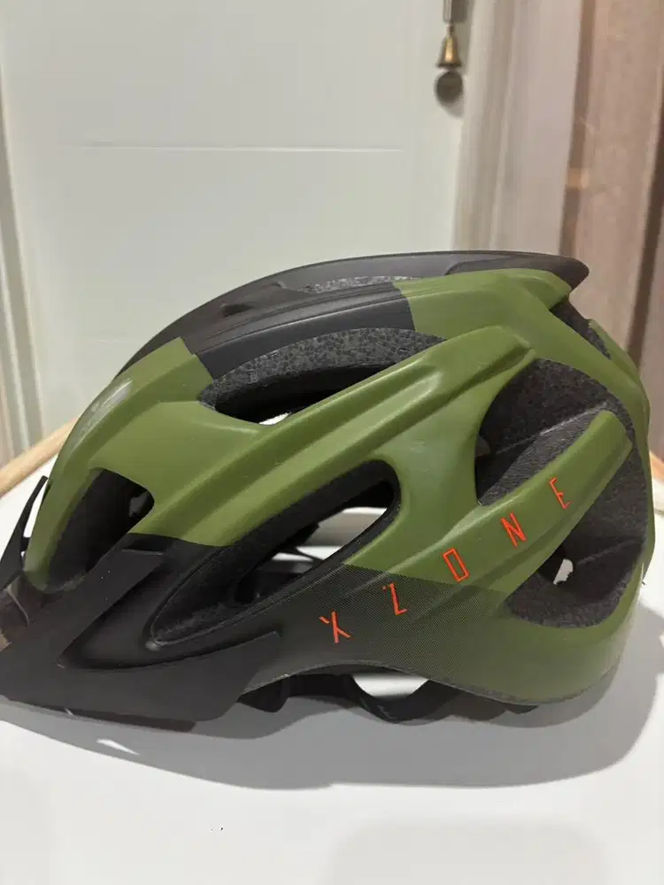 Helm Sepeda Xzone size M