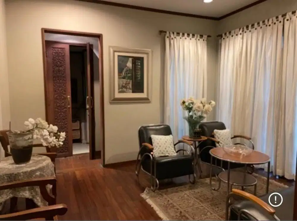 Jual Rumah Mewah Tanah sangat Luas 1100 m lokasi strategis lebak bulus