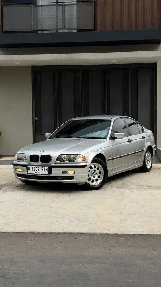 BMW 318i 2000 Bensin