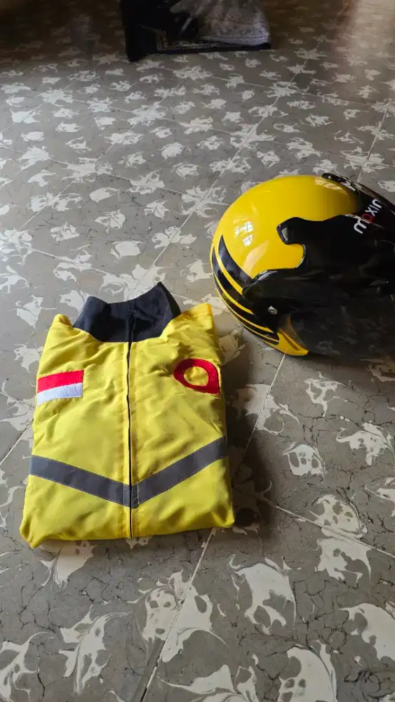 Jaket maxim dan helm