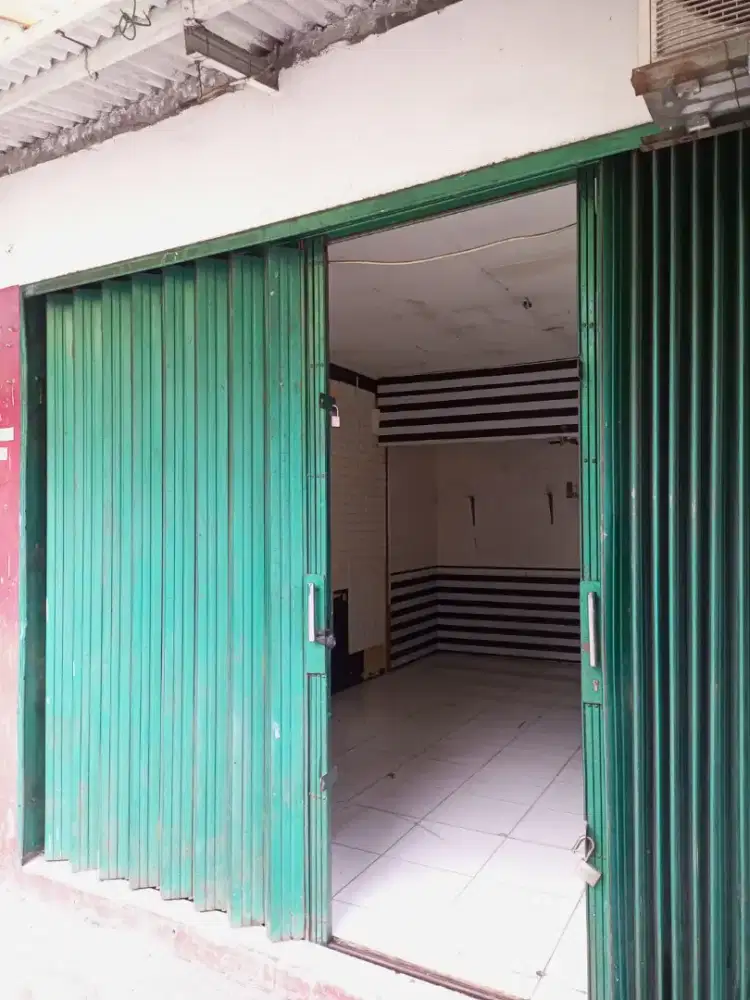 Kios Bulanan dalam Komplek Kedoya Ramai lalu lintas 2 jalur