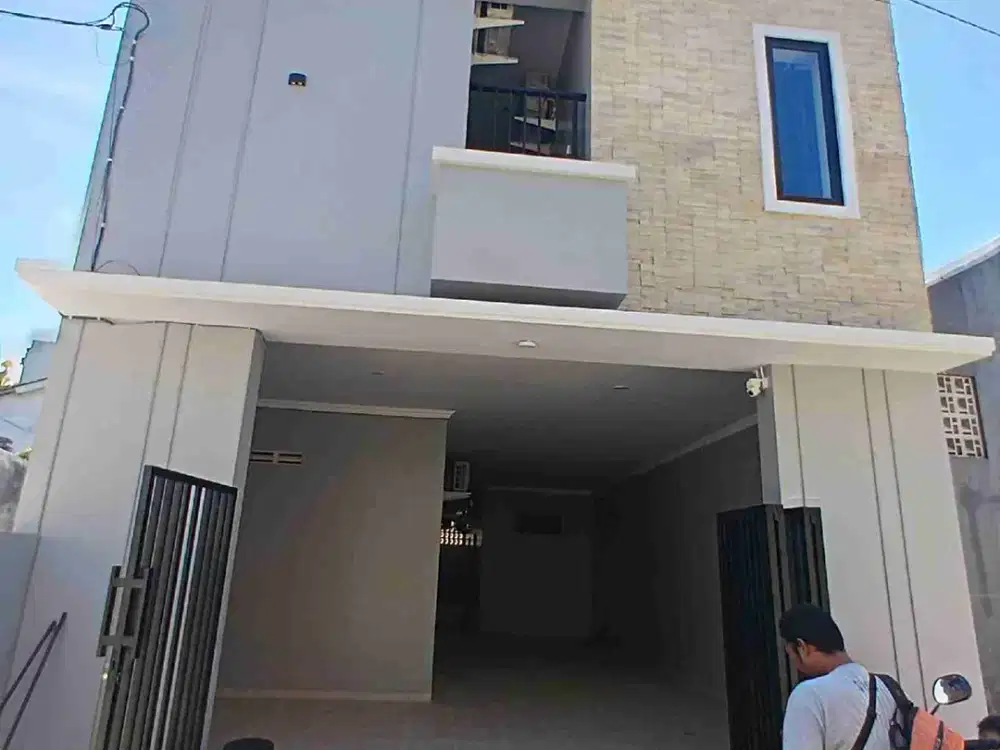 Kos Baru Modern Full Terisi 13 Kamar Furnish Dekat Kampud UNS