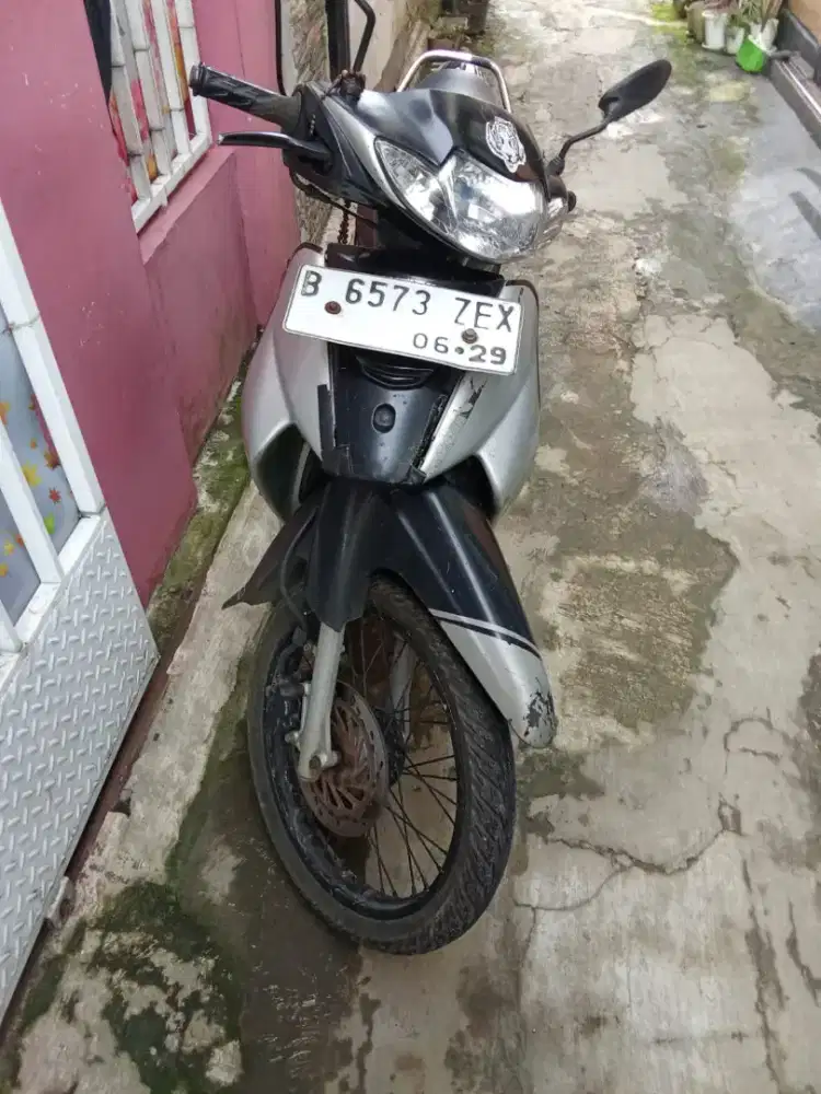 Dijual motor smash tahun 2004 surat lengkap