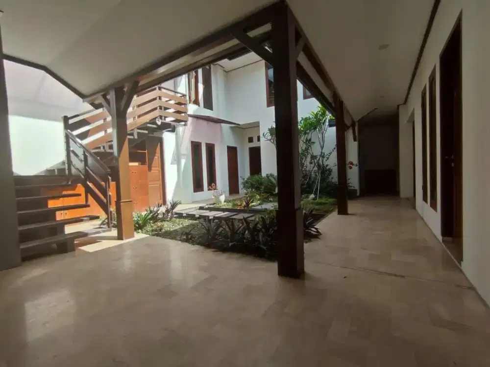 BURANGRANG, LENGKONG. GEDUNG COCOK UNTUK KANTOR DAN USAHA DI KOTA BANDUNG