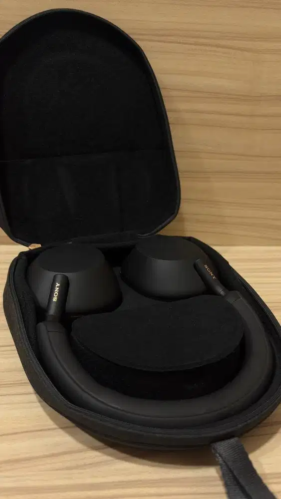 Sony WH-1000XM5 / WH1000 XM5 noise-cancelling headphones (Second)