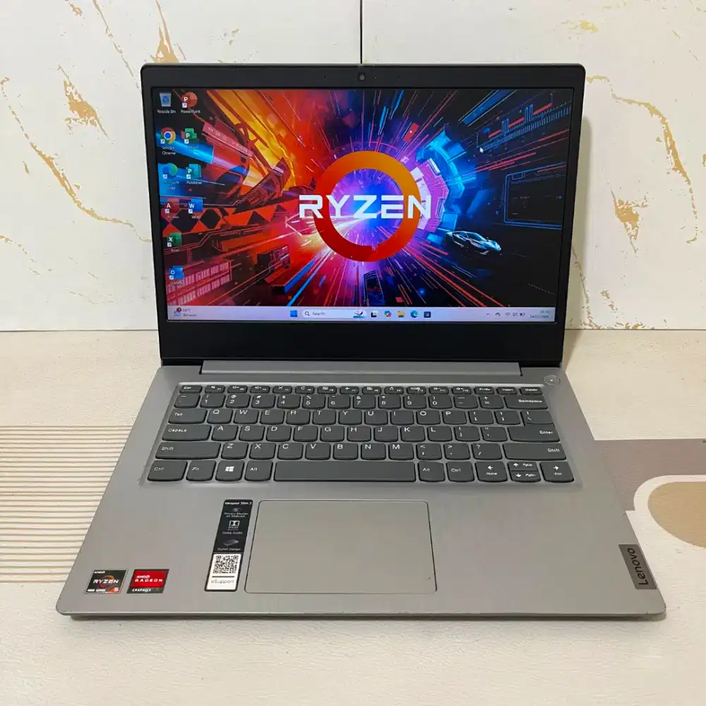 Laptop Lenovo IdeaPad Slim 3 (81W3).