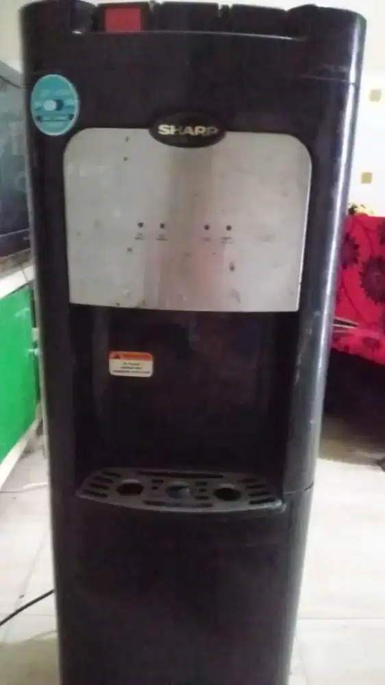 Dispenser panas dingin sharp