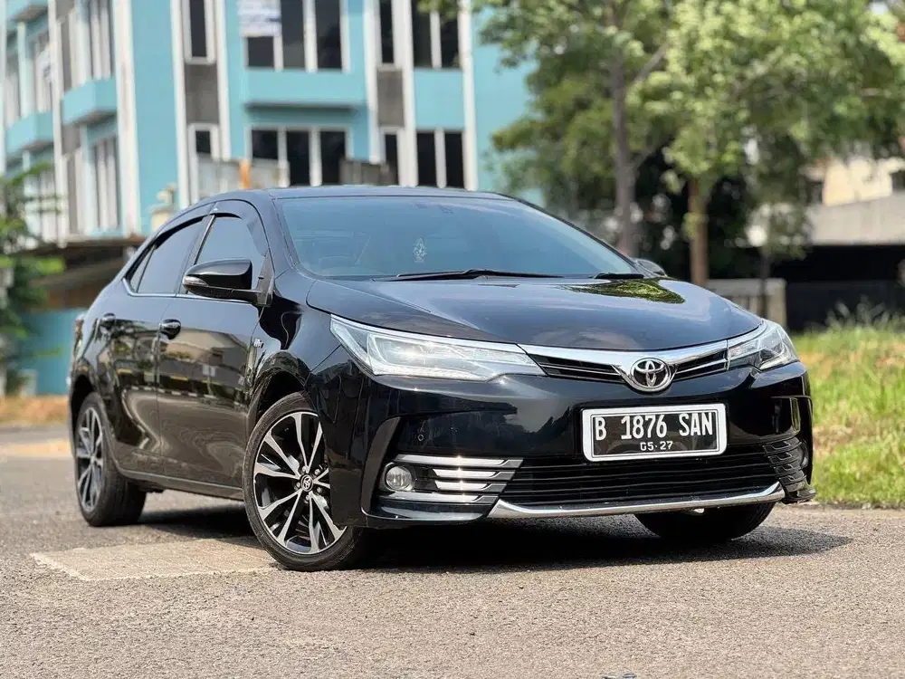 Toyota Corolla Altis 1.8 V AT Hitam Metalik 2017