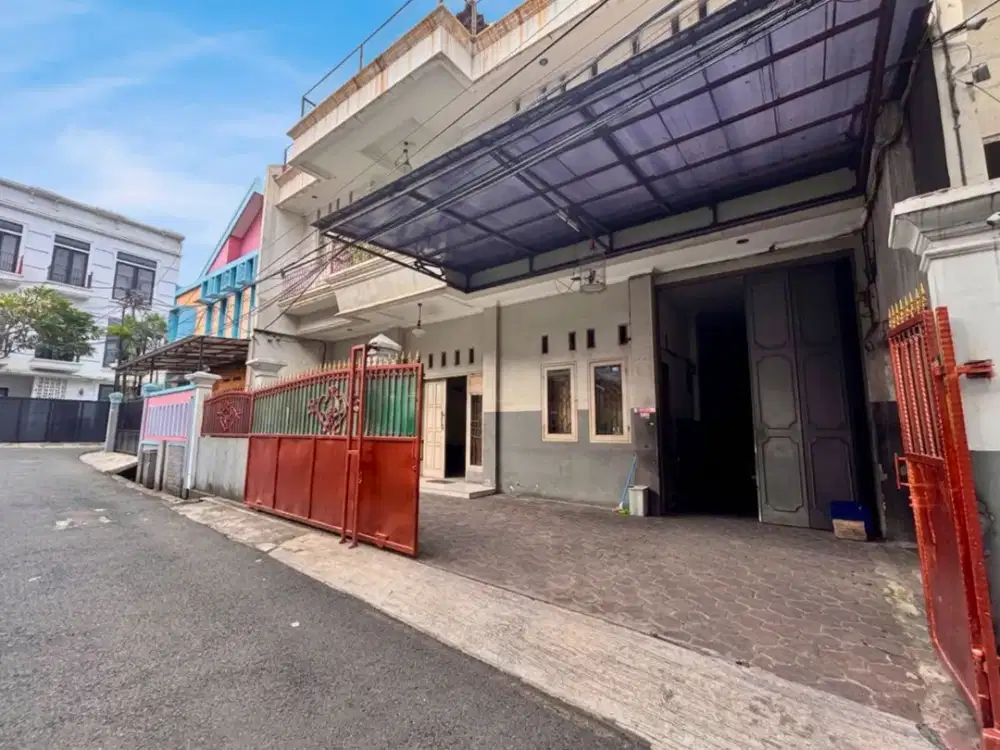 RUMAH 3 LANTAI DI TEBET BARAT ! 11 KAMAR, COCOK UNTUK KANTOR, KOST & INVESTASI !