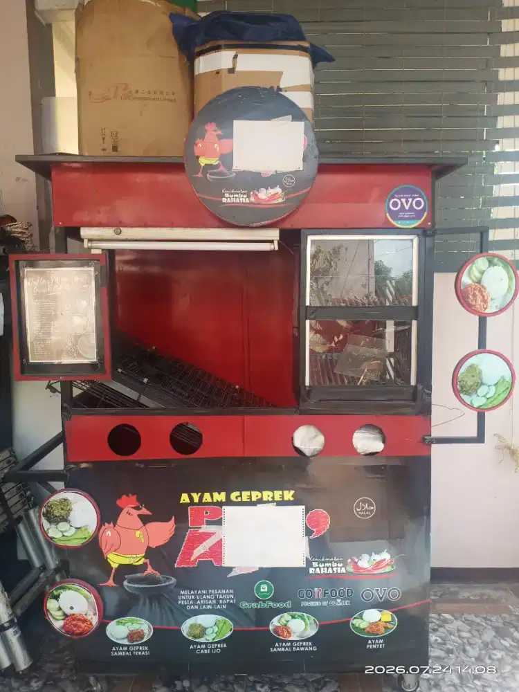 Booth jualan Ayam Geprek dll .