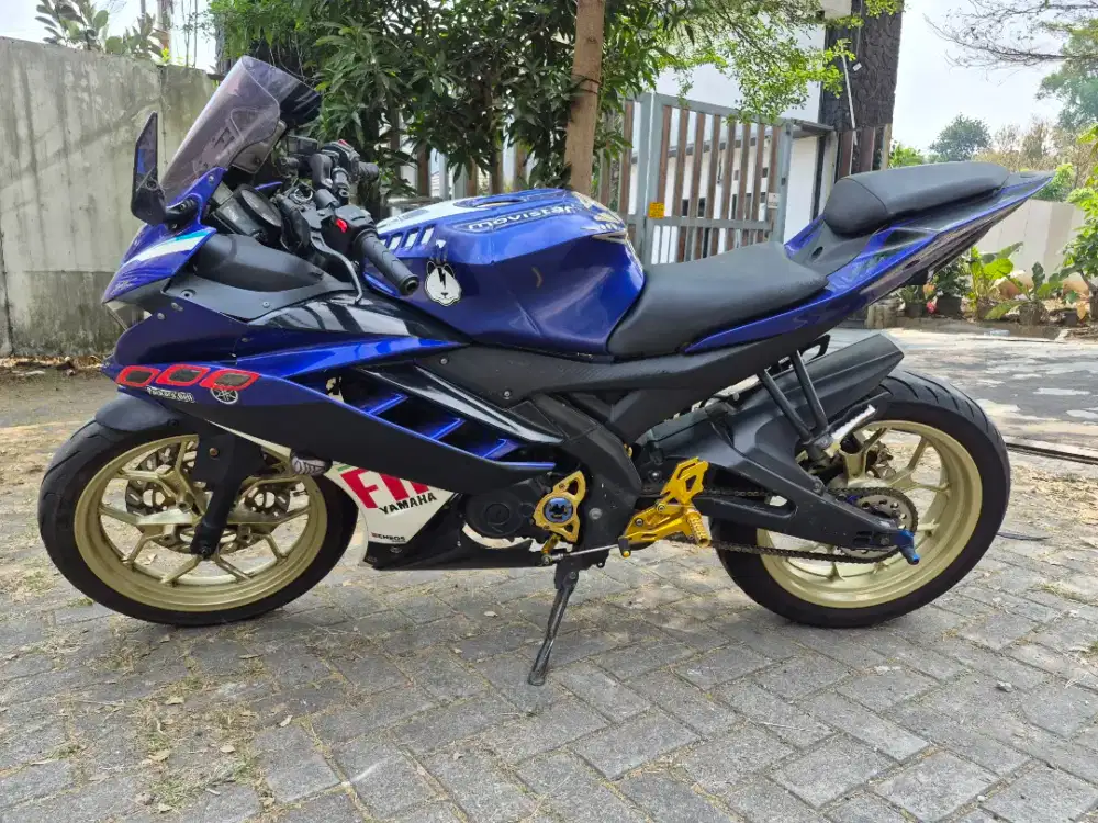Dijual Yamaha R15 V2 tahun 2016 surat lengkap