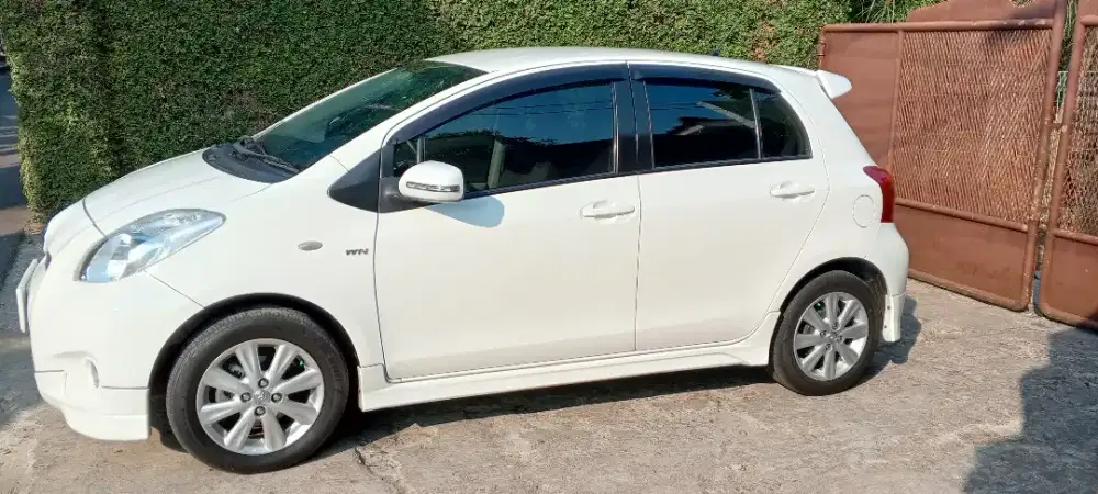 Jual Yaris 2013 E matic