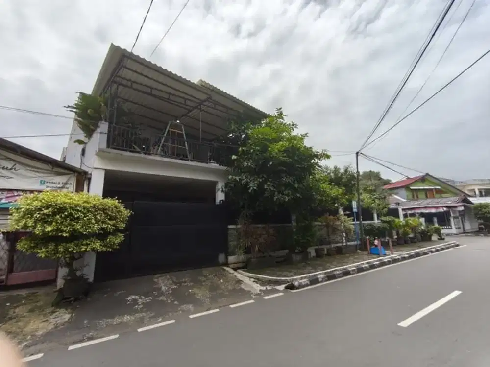 Dijual rumah 2,5 lantai di raya anggrek rosliana slipi Jakarta Barat