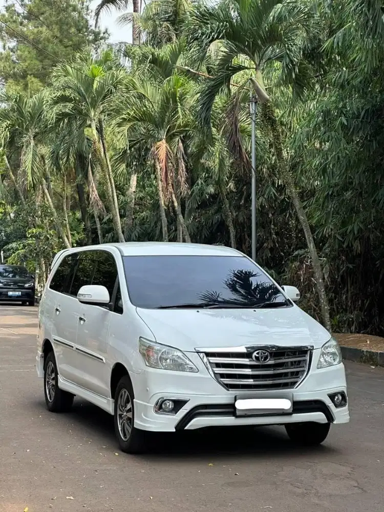 KIJANG INNOVA 2.0 V LUXURY AT 2015