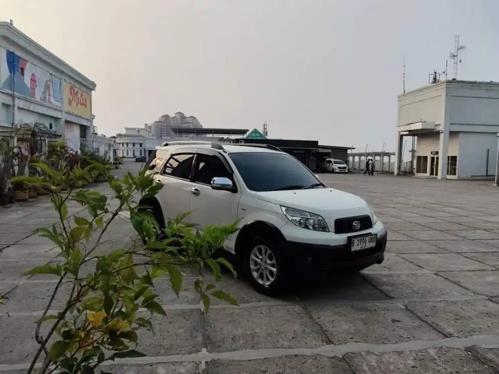 TERIOS KONDE MANUAL KILOMETER RENDAH 2014