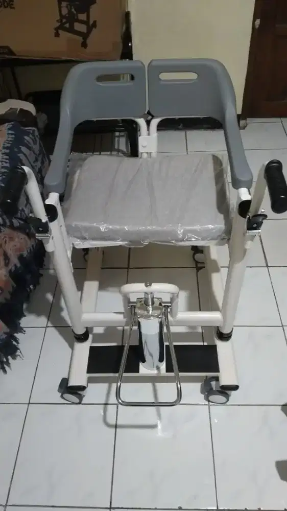 Dijual  Cepat - Kursi Transfer Pasien Hidrolik Multifungsi