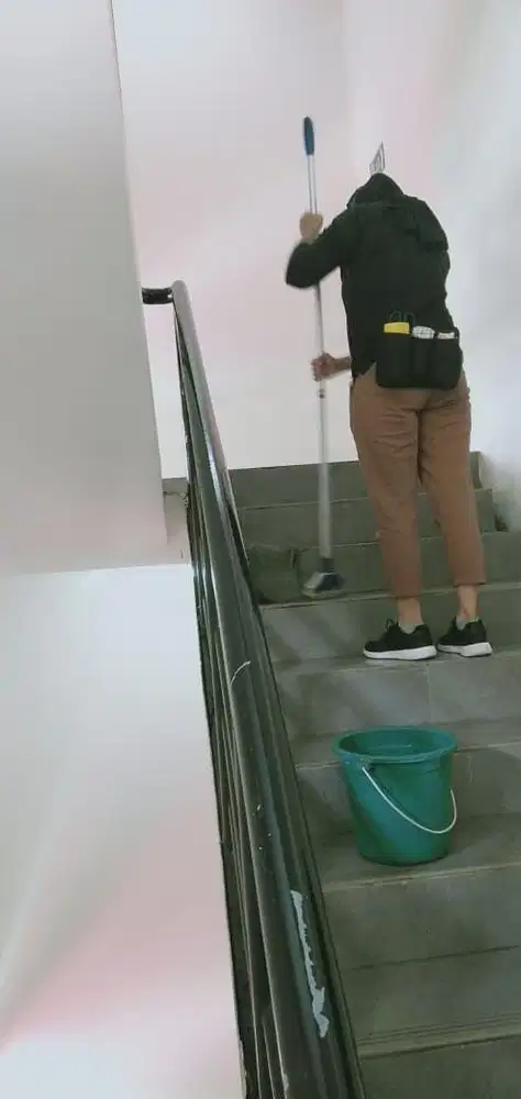 Office boy ( petugas kebersihan )