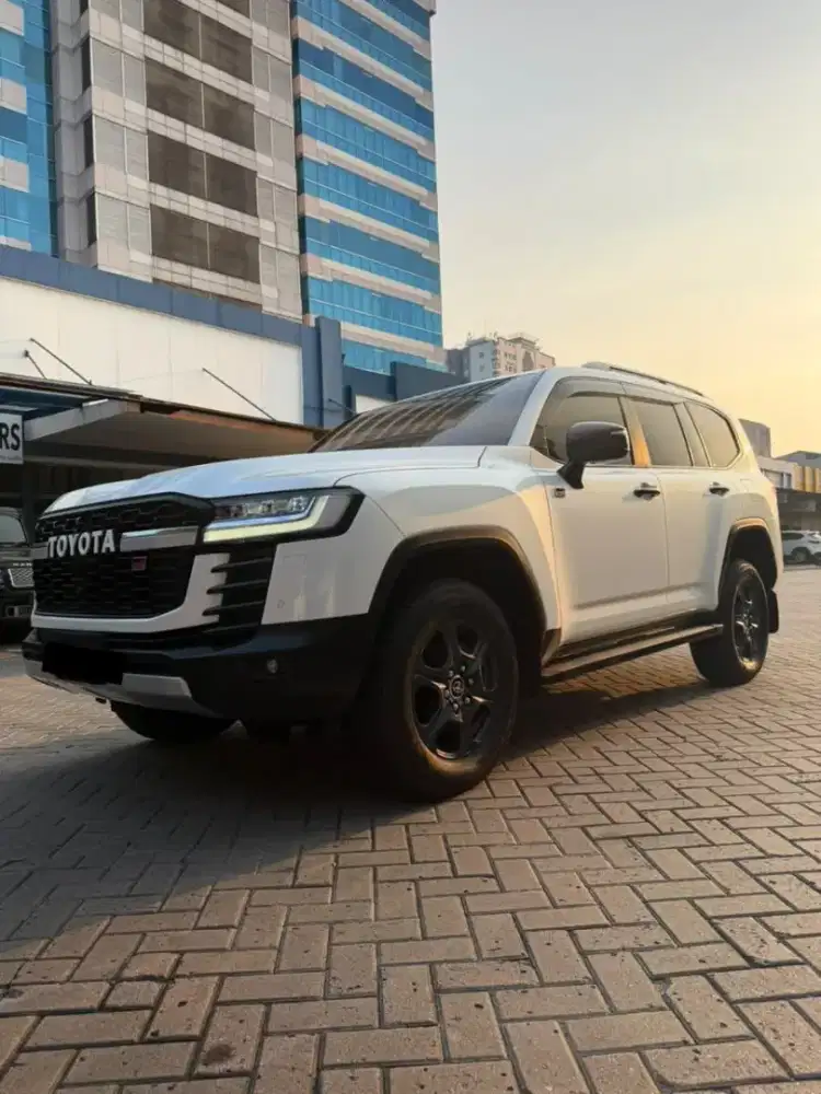 Toyota Land Cruiser 300 GR 2024