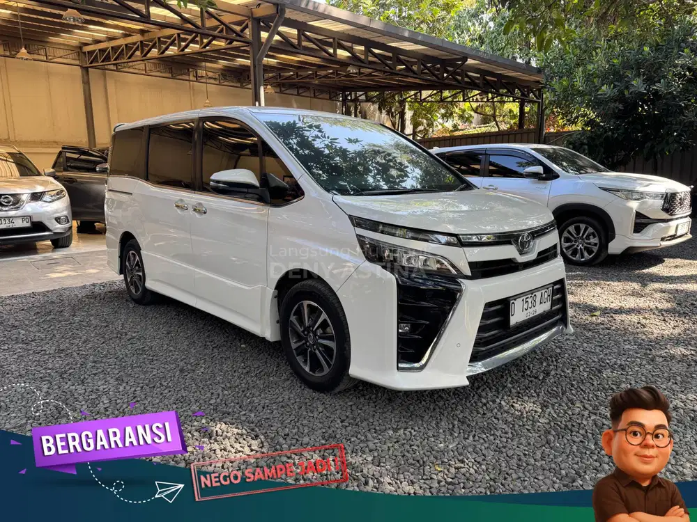 TOYOTA VOXY 2.0 CVT 2018 MATIC ISTIMEWA