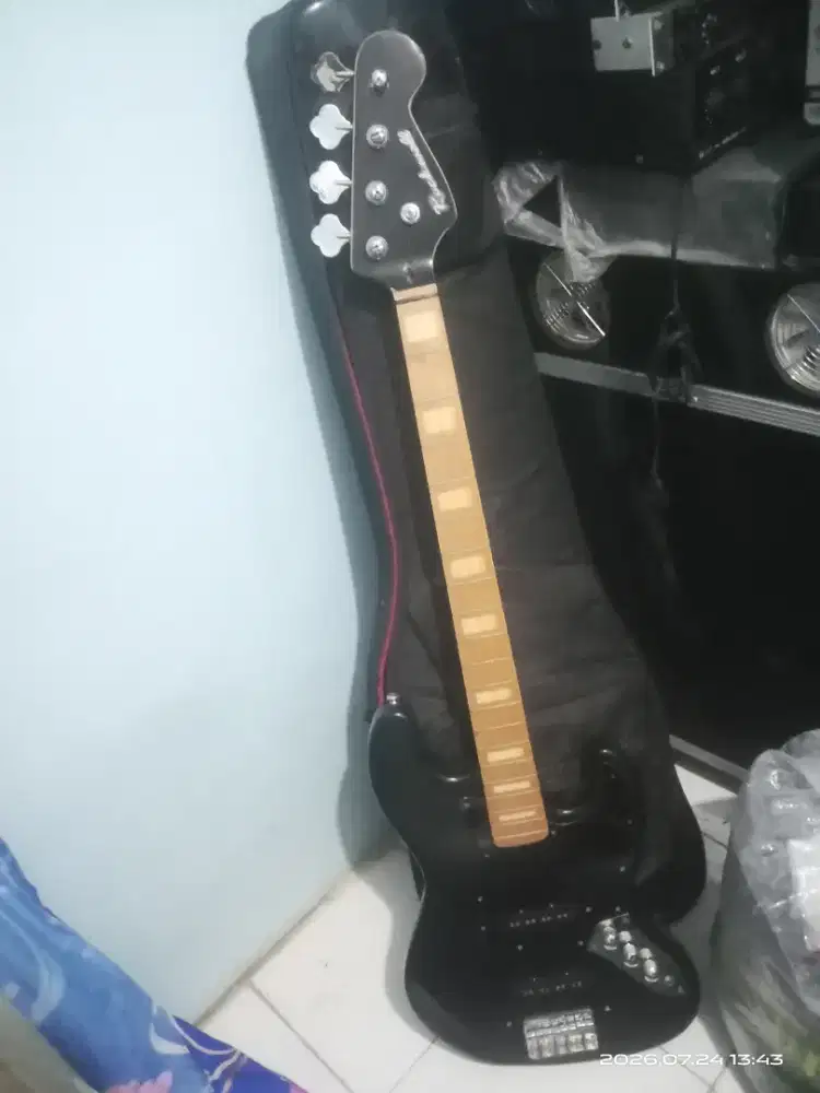 Bass Elektrik Rockwell 4 Senar Hitam