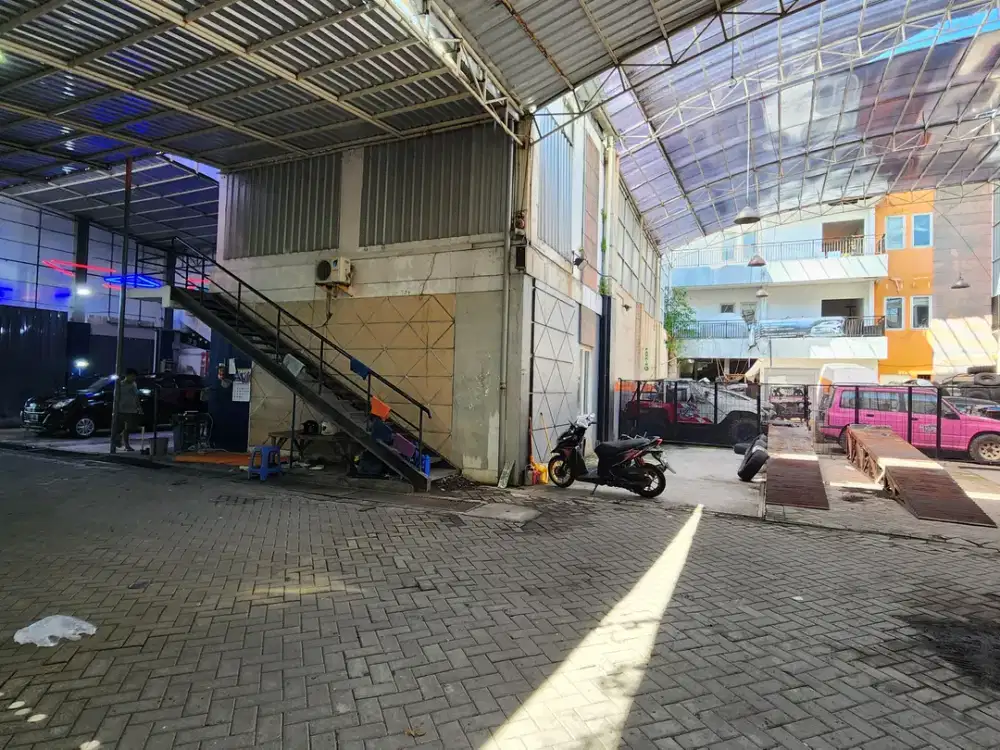 Dijual Bengkel Surabaya Timur  Jalan Raya Karamenjangan