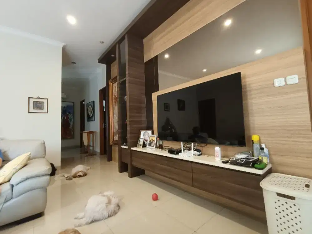 Rumah berhalaman Luas di Cirendeu Tangerang Selatan