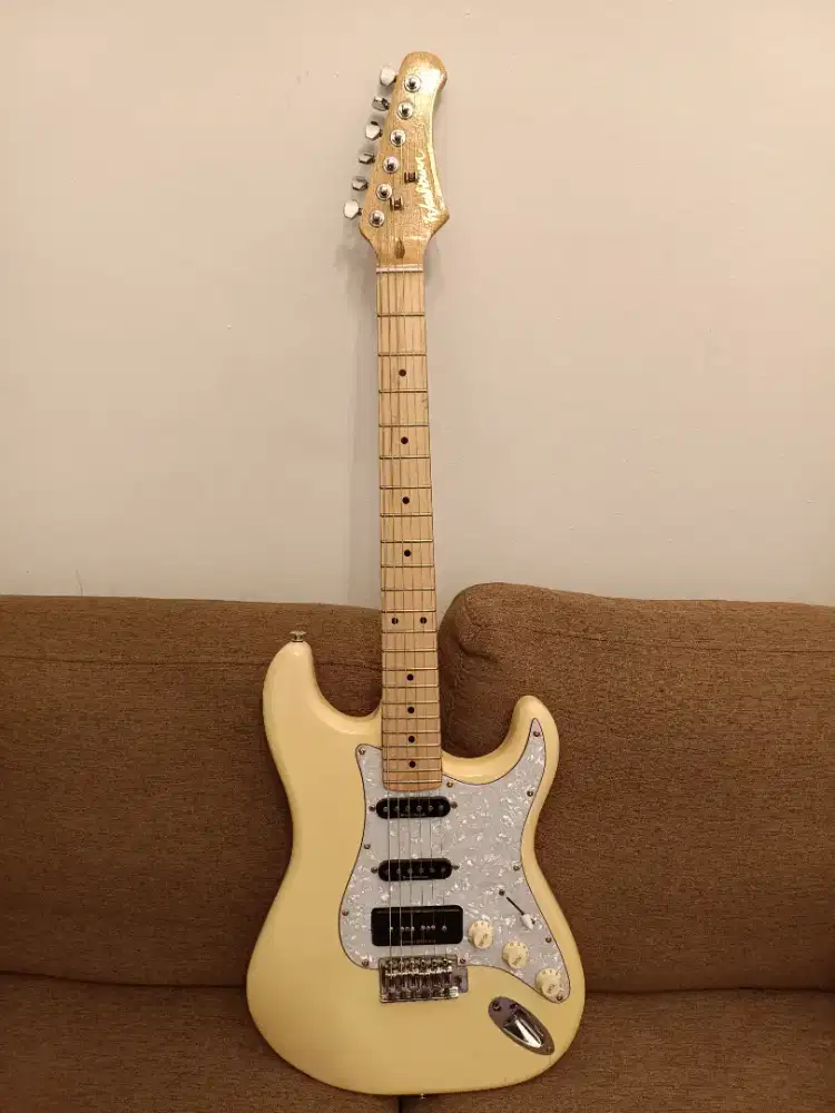 Jual gitar Washburn Stratocaster Duncan designed