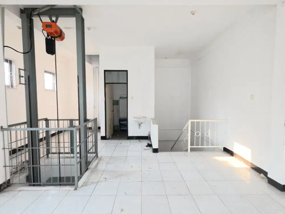 A111 SEWA RUKO AREA KAPASAN SIMOKERTO, SUDAH ADA LIFT BARANG, SIAP PAKAI, SAMPING PASAR KAPASAN