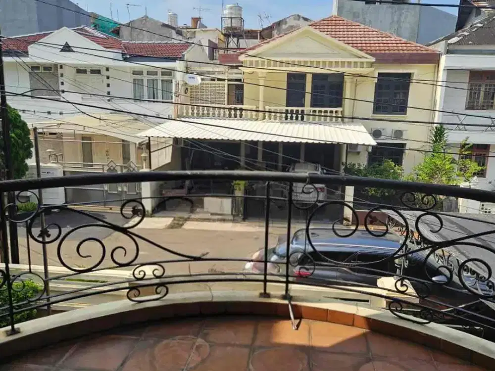 DIJUAL RUMAH PREMIUM – JANUR KUNING RESIDENCE  Jalan lebar ,Kelapa Gading