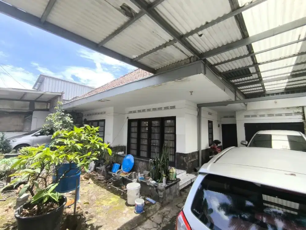 Rumah klasik siap huni di sayap jalan sunda dekat kebon pisang sumurbandung kota Bandung dekat merdeka