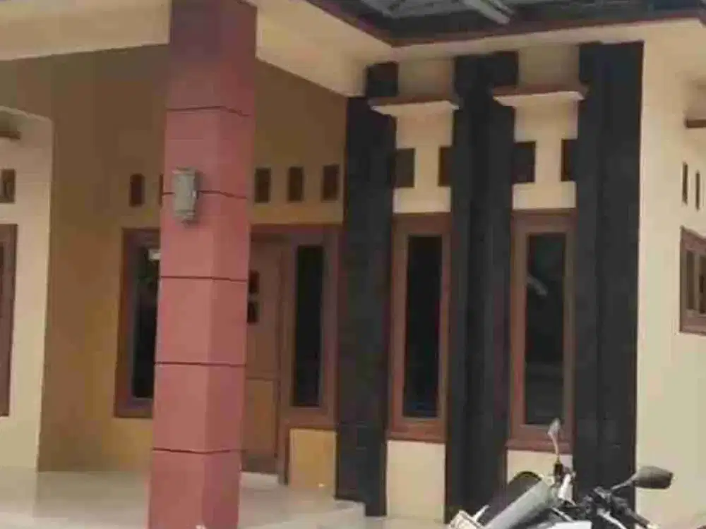 rumah Sultan  besar mewah halaman parkir luas harga murah
