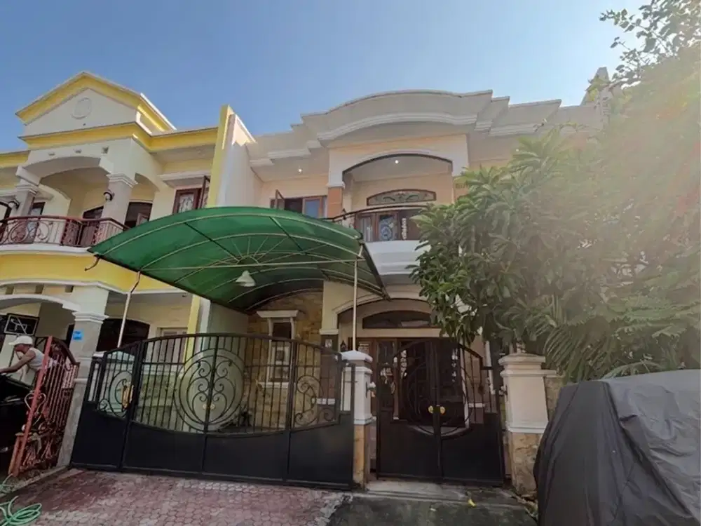 Disewakan Rumah Pakuwon City! 2 LT! Dekat PCM! Lokasi Strategis
