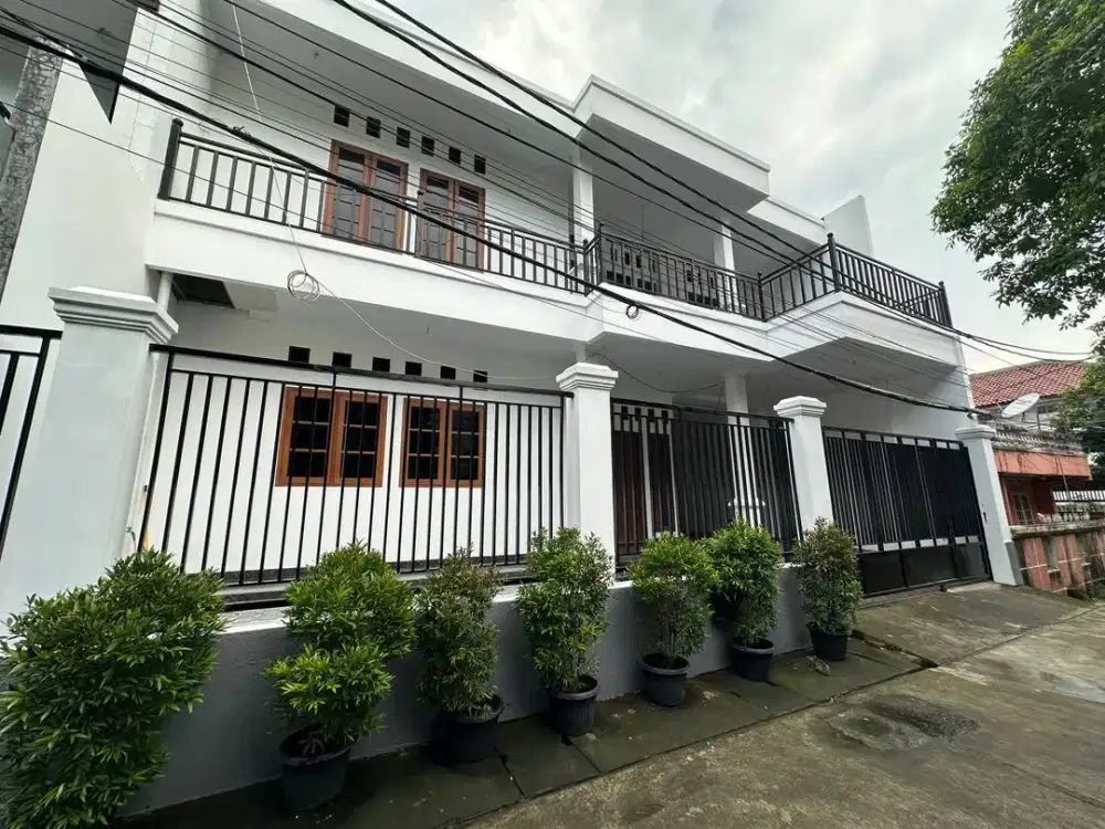Di Jual Rumah Strategis Dalam Komplek Di Duren Sawit Jakarta Timur