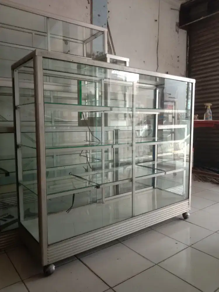 Kaca etalase second
