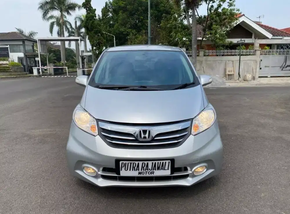 HONDA FREED 1.5 E (PSD) AT 2013