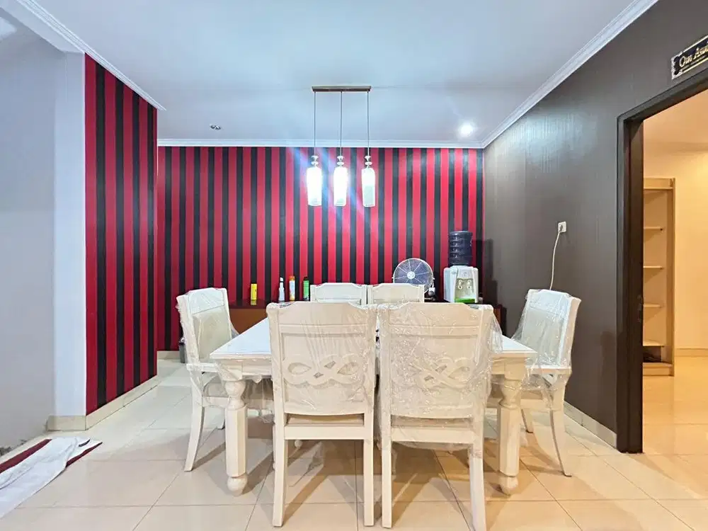 Rumah Depan Taman, full furnish AC, tinggal masuk