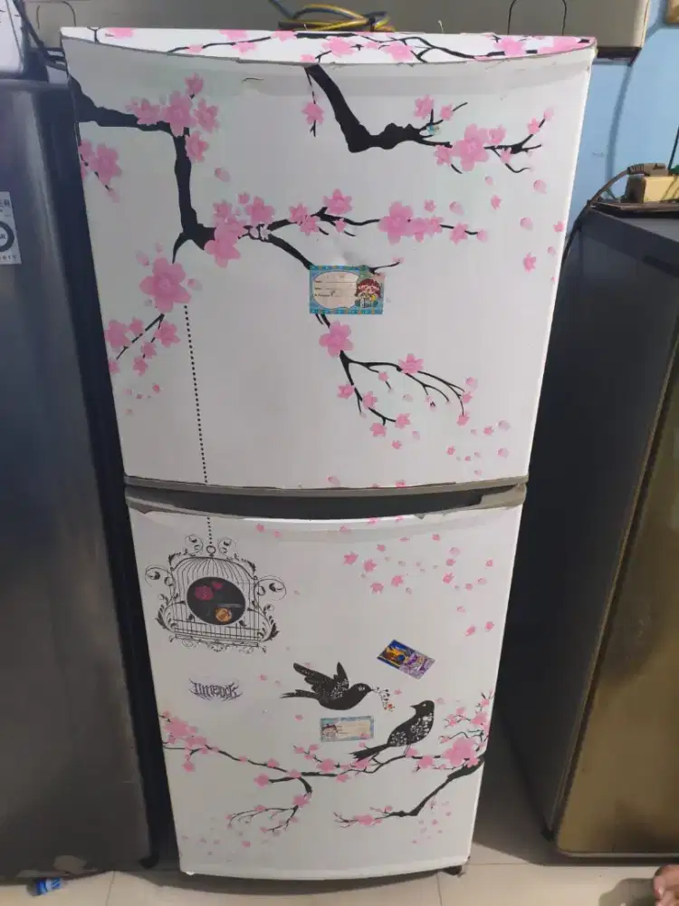 Kulkas 2 Pintu Merek Aqua