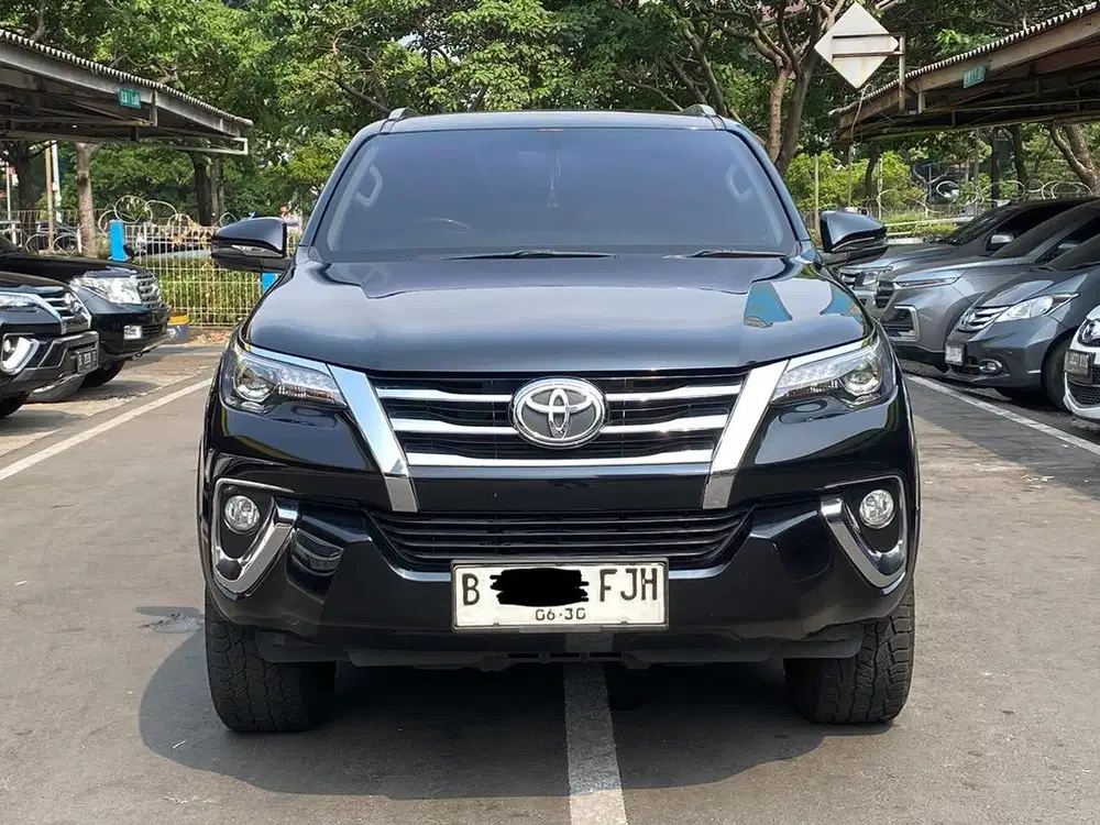 TOYOTA FORTUNER VRZ 2.4 AT 2020 HITAM
