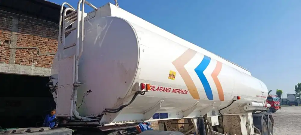Tangki besi 32000 liter trailer