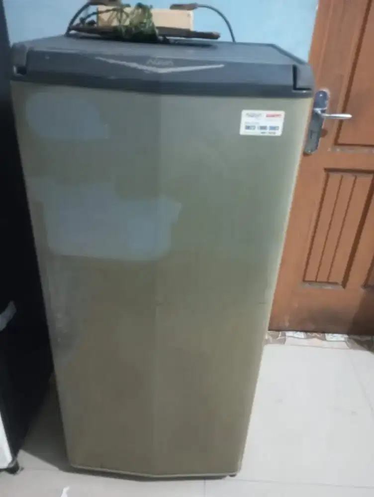 Kulkas 1 pintu Merek Aqua