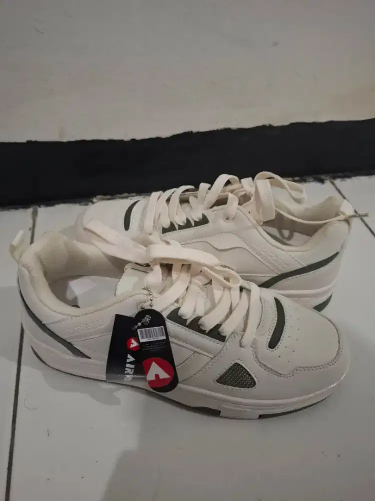 Sepatu AIRWALK Canton Beige