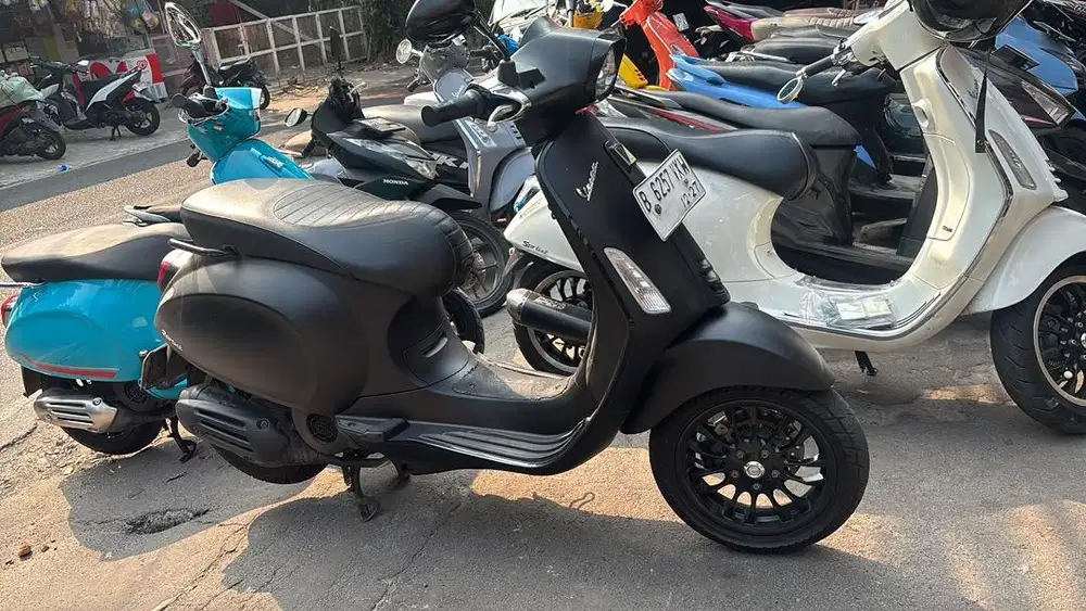 VESPA SPRINT NOTTE
