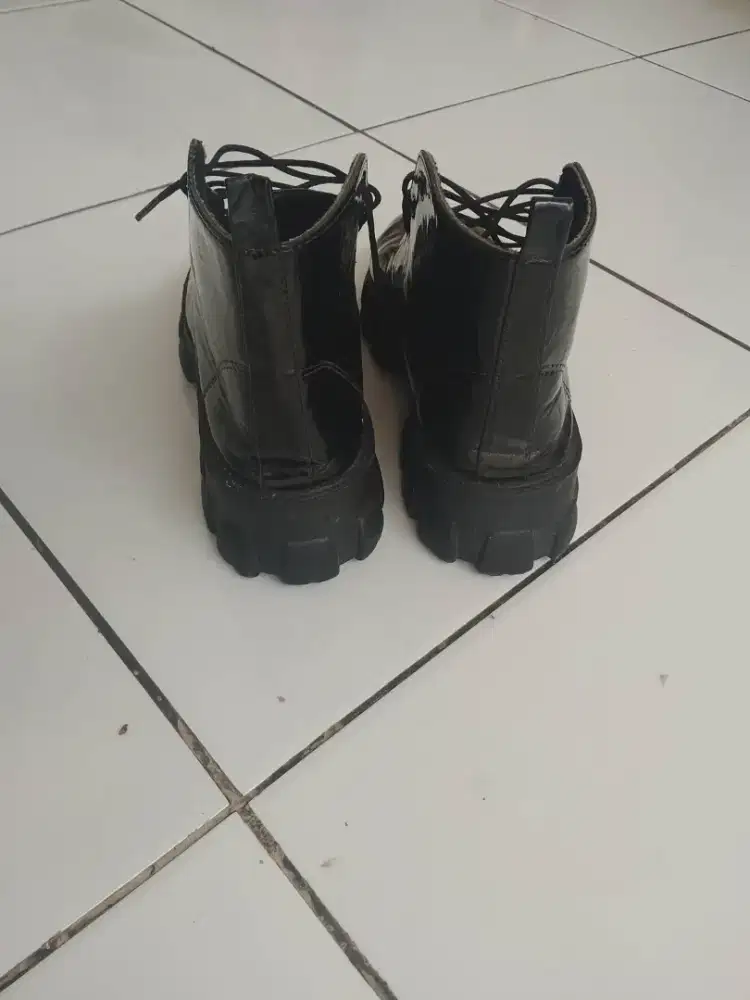 Sepatu fashion wanita