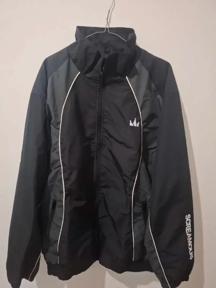 SCREAMOUS Windbreaker seri Leander