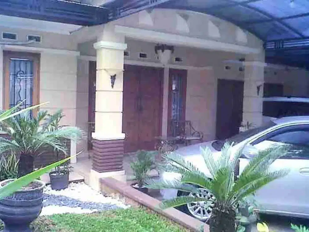 Dijual rumah cantik 1 lantai tanah luas (293 m2) semi furnished hanya 7 km ke Mall Ciputra Cibubur